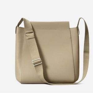 Everlane Form bag in taupe leather